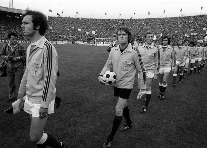 OldFootball11's tweet photo. #WestGermany before the semi-final against Belgium at #EC1972

#Euro1972 https://t.co/2Rnh80Kgcu