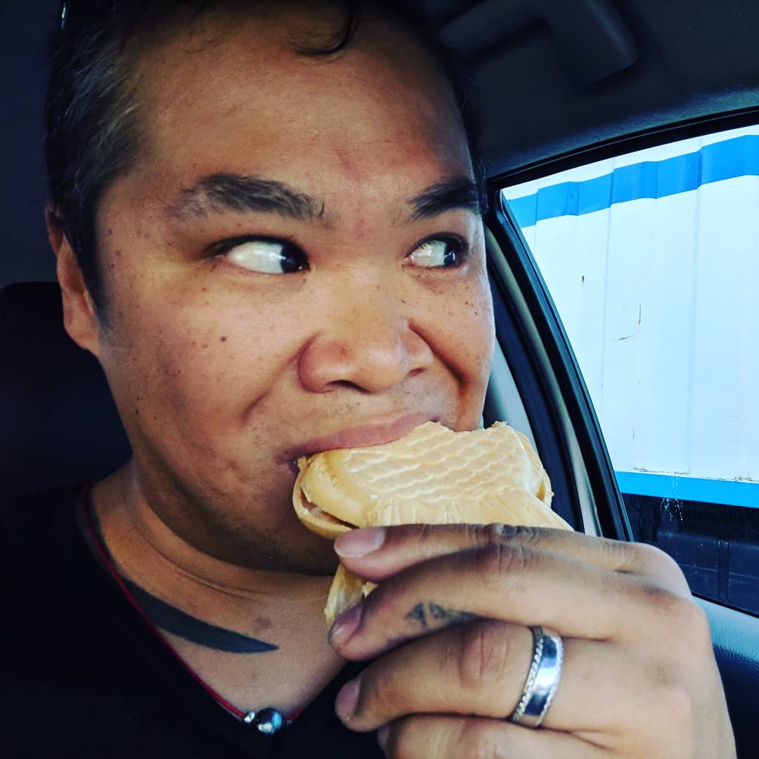 7070jm's tweet image. You know I had to try this!
#melona #vanillaicecream #redbeanpaste #icecreamsandwich #throwbackthursday #food8ndtrips