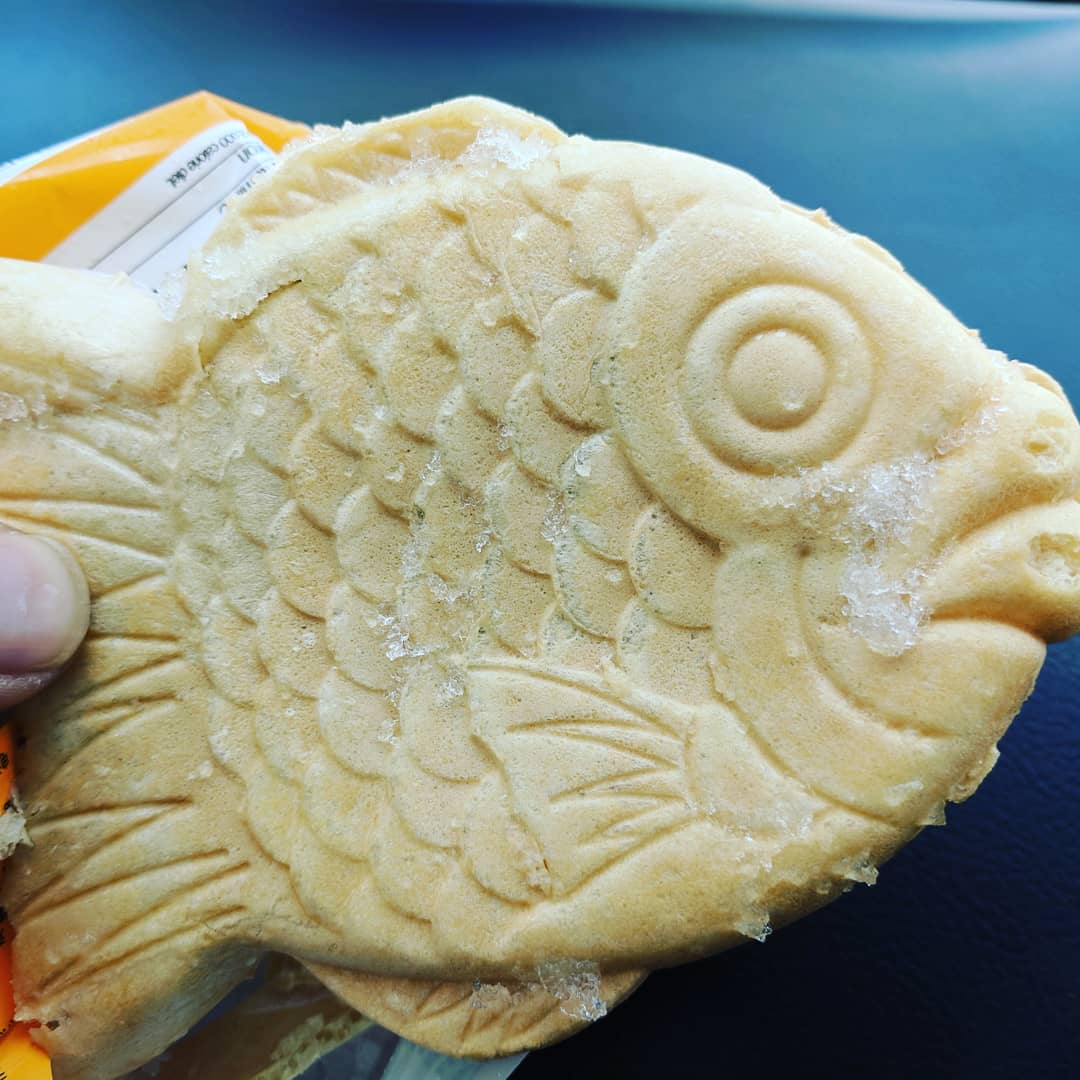 7070jm's tweet image. You know I had to try this!
#melona #vanillaicecream #redbeanpaste #icecreamsandwich #throwbackthursday #food8ndtrips