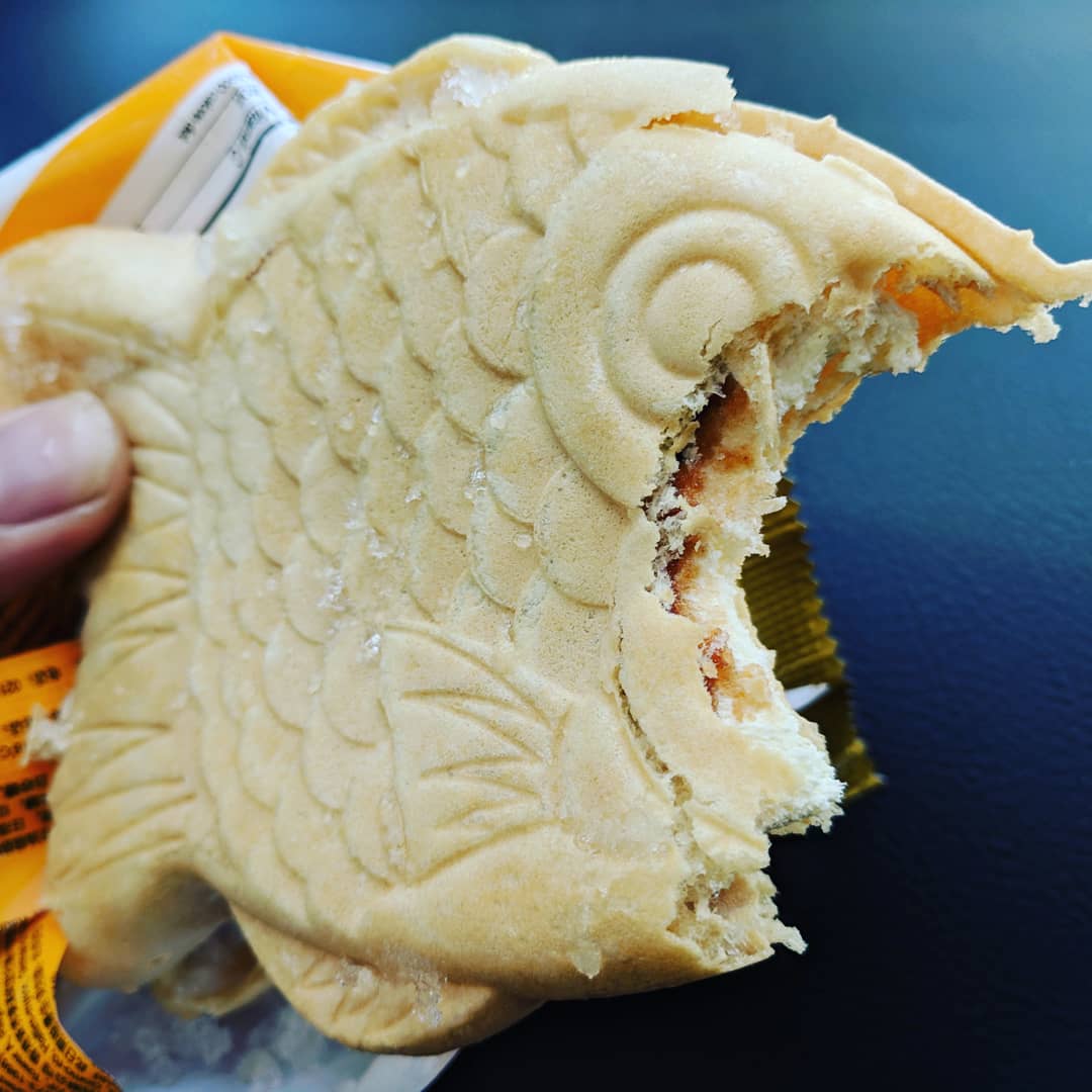 7070jm's tweet image. You know I had to try this!
#melona #vanillaicecream #redbeanpaste #icecreamsandwich #throwbackthursday #food8ndtrips