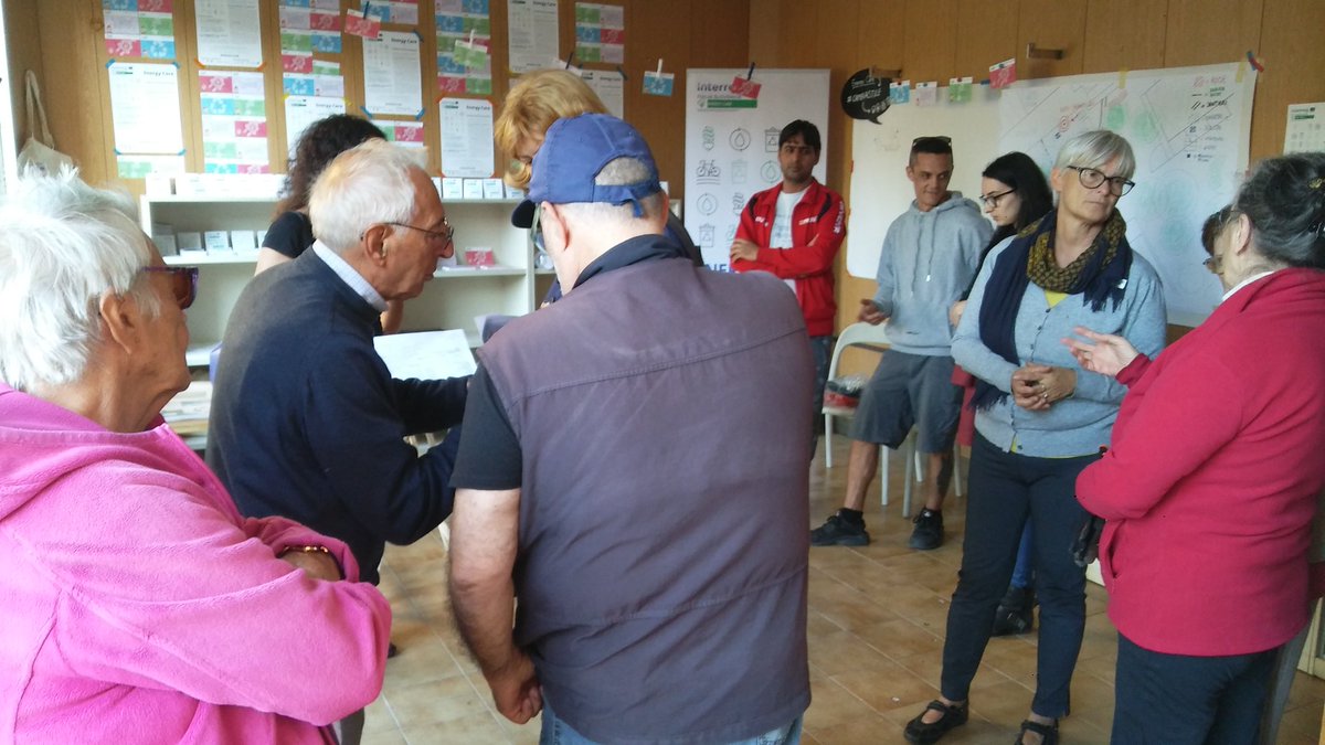 ENERGYweCARE's tweet photo. First meeting of the Garden Group for the rehabilitation of the #greenspace of Via Orlandini at the #PonzianaLAB. 
#PonzianAltruista #TriesteAltruista @InterregITASLO #ATERTrieste @Kallipolis1 #Ponziana #Trieste #cambiastile https://t.co/OlCXvSroep