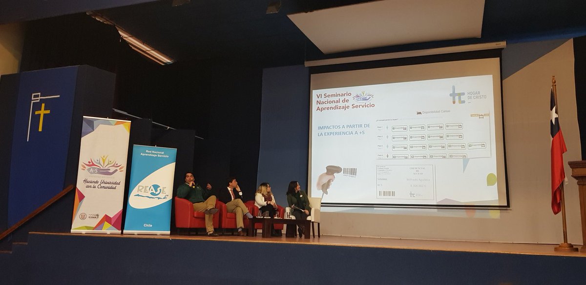 [VI Seminario] Socio comunitario cuenta la experiencia vivida con los estudiantes de informática quienes desarrollaron una plataforma para la reserva de camas en la hospedería del Hogar de Cristo!! Notable mejora en la entrega de un servicio digno