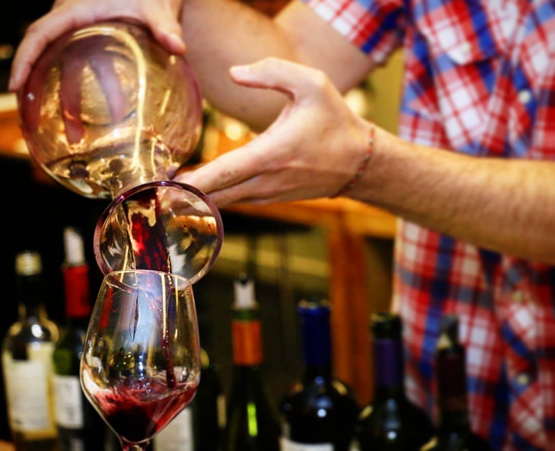 Anoche presentando los vinos de <a href="/movichile/">MoVI Chile</a> a la revista <a href="/prazeresdamesa/">Prazeres da Mesa</a> de Sao Pablo en <a href="/Decanter_Vinhos/">Decanter Vinhos</a> gracias por todo!!  asociatividad un sueño en común 😍🍷💛