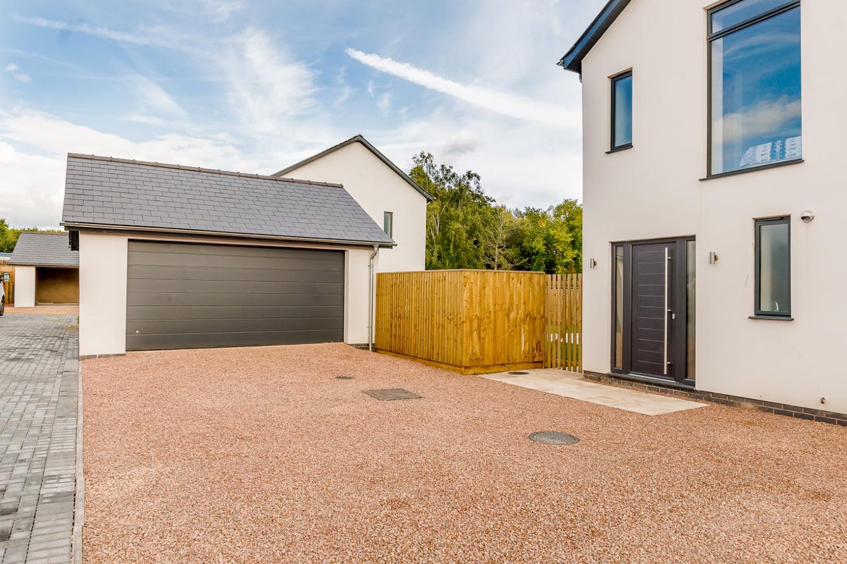 HookMason's tweet photo. Working together with local developer Hereford Homes Ltd, we achieved planning permission for 5 new dwellings at this site. Recently completed to an exceptional high standard these contemporary properties are now on the market with Brightwells Property Sales &amp; Lettings. https://t.co/XBPoFyVv0h