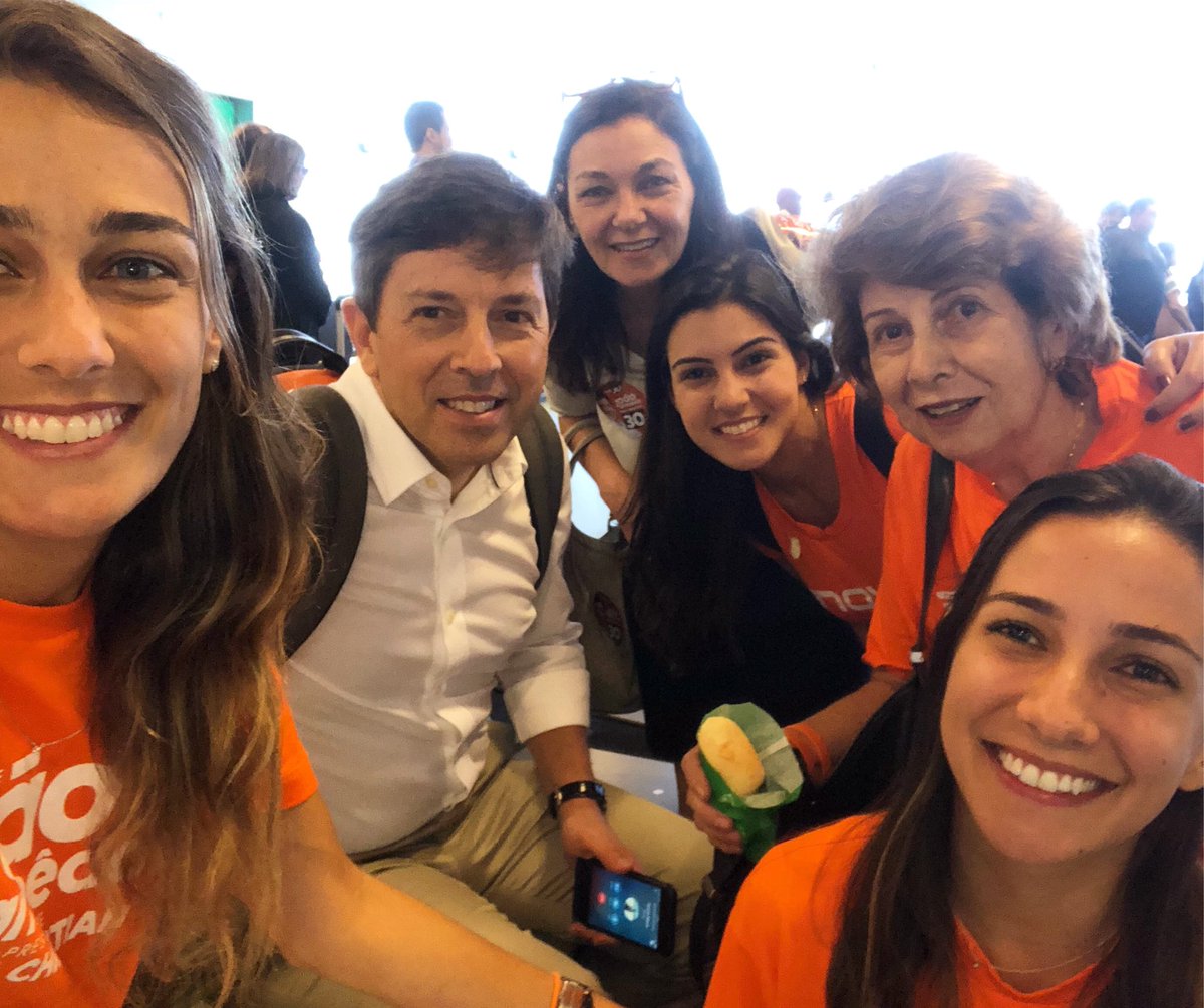 joaodamoedo's tweet photo. Cheguei no aeroporto de Brasília para fazer escala para o Piauí e fui surpreendido pela minha mulher, minhas filhas e minha mãe. Agora o time está completo. 
Muito obrigado! https://t.co/4ULqWzctJW