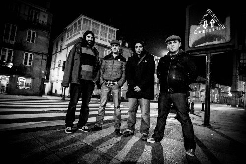 [CULTURA] NAO (<a href="/somosnao/">Nao</a>) di adeus goo.gl/dPMD7L  O grupo publica 20 de novembro o seu derradeiro disco, “Ata que o lume se apague”, e 5 de decembro inicia en Compostela a súa xira de despedida.