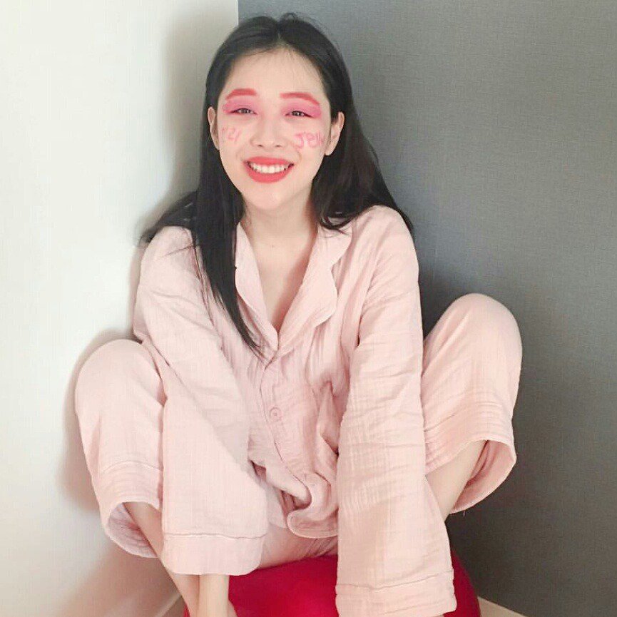 functionlq's tweet photo. — sulli ♡ https://t.co/J6PPKm3kcf