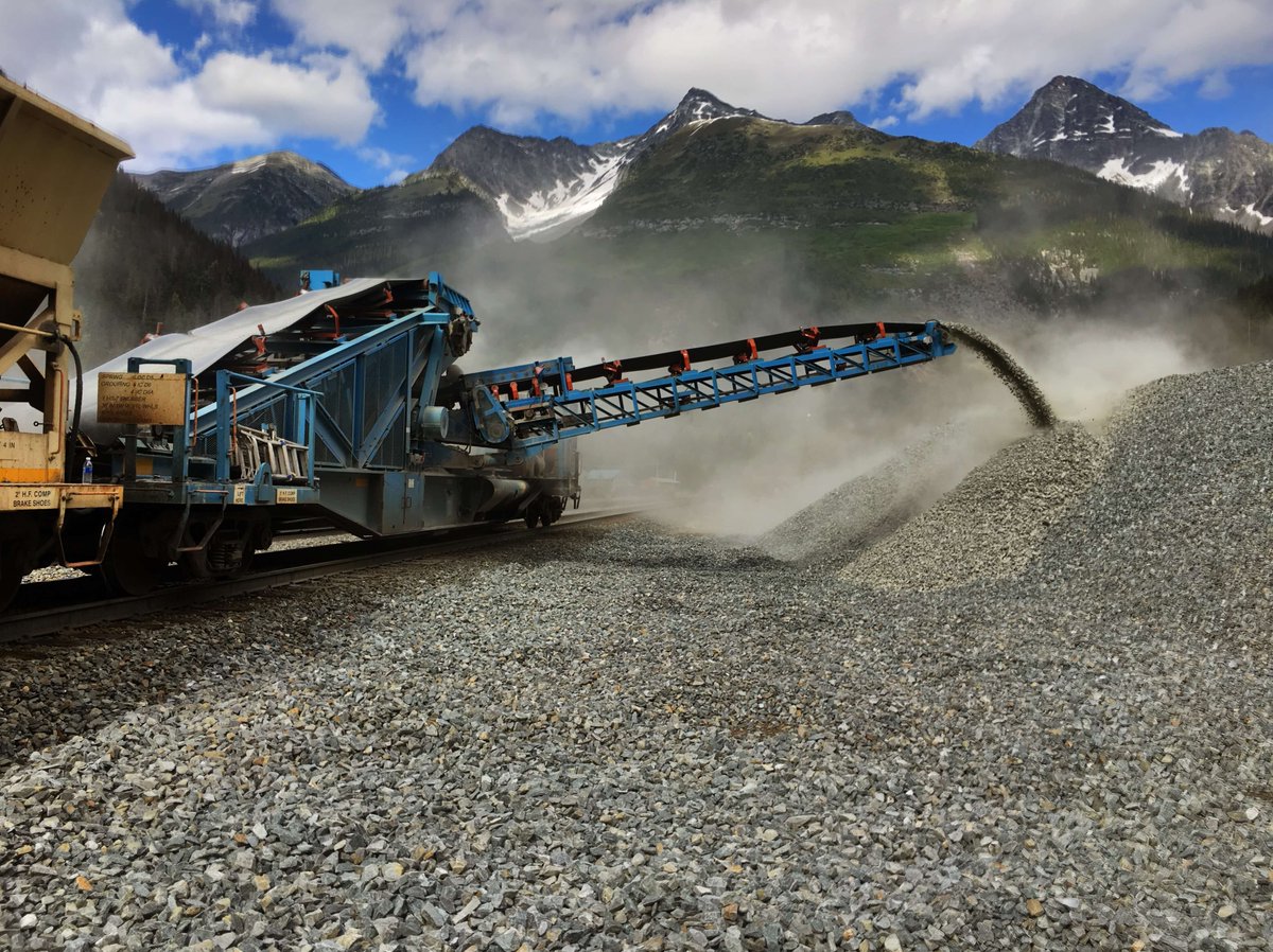 Loram_Tech's tweet photo. When you need to deliver aggregate or repair a washout, the DumpTrain and DumpTrain for Curves are your quick & efficient solutions. #rail #washoutrepair https://t.co/8X3IndT6yI