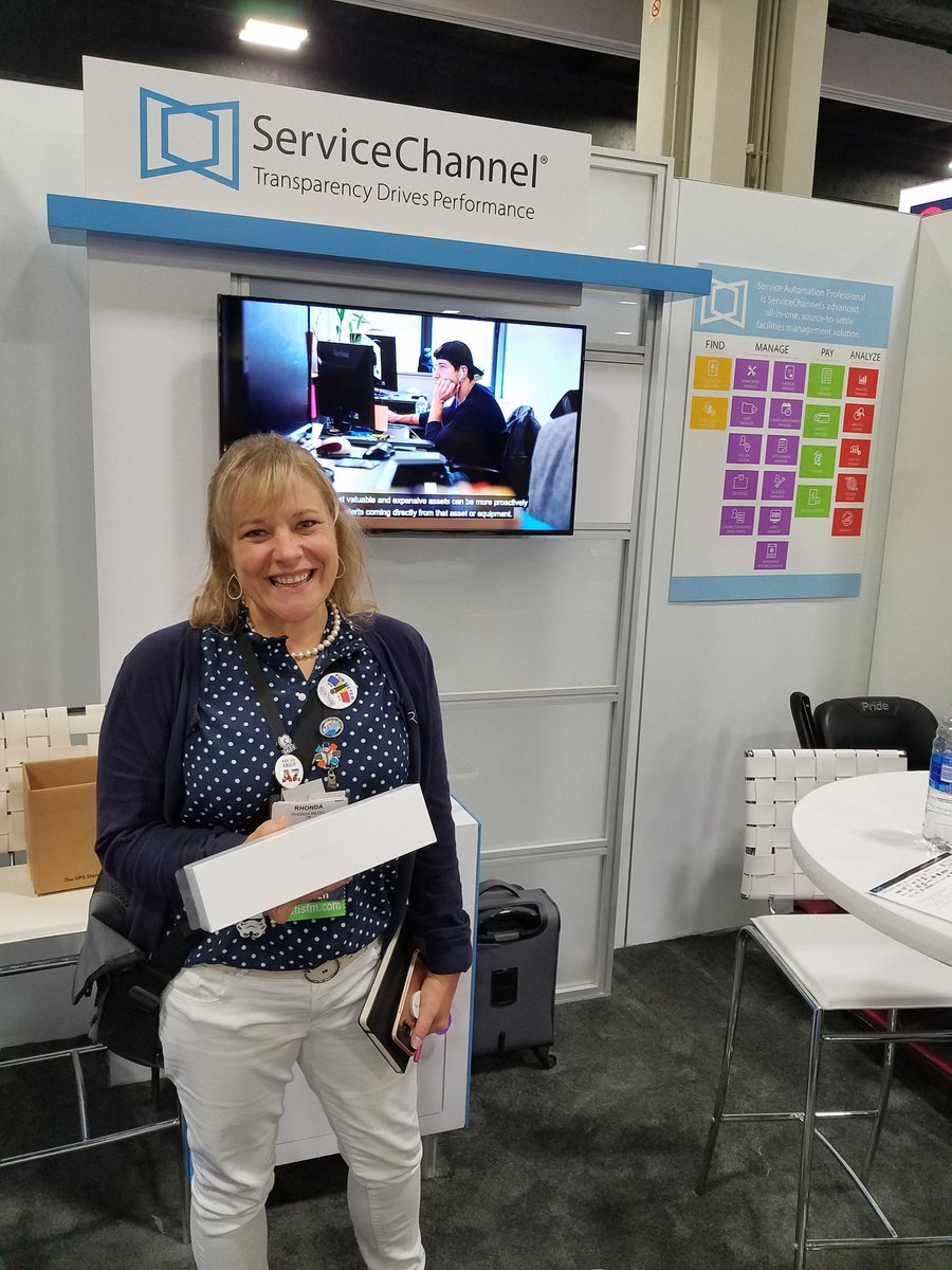 ServiceChannel's tweet photo. Congrats to our raffle prize winner! Rhonda from RSP Architects #IFMA2018 https://t.co/onabvXAmBP