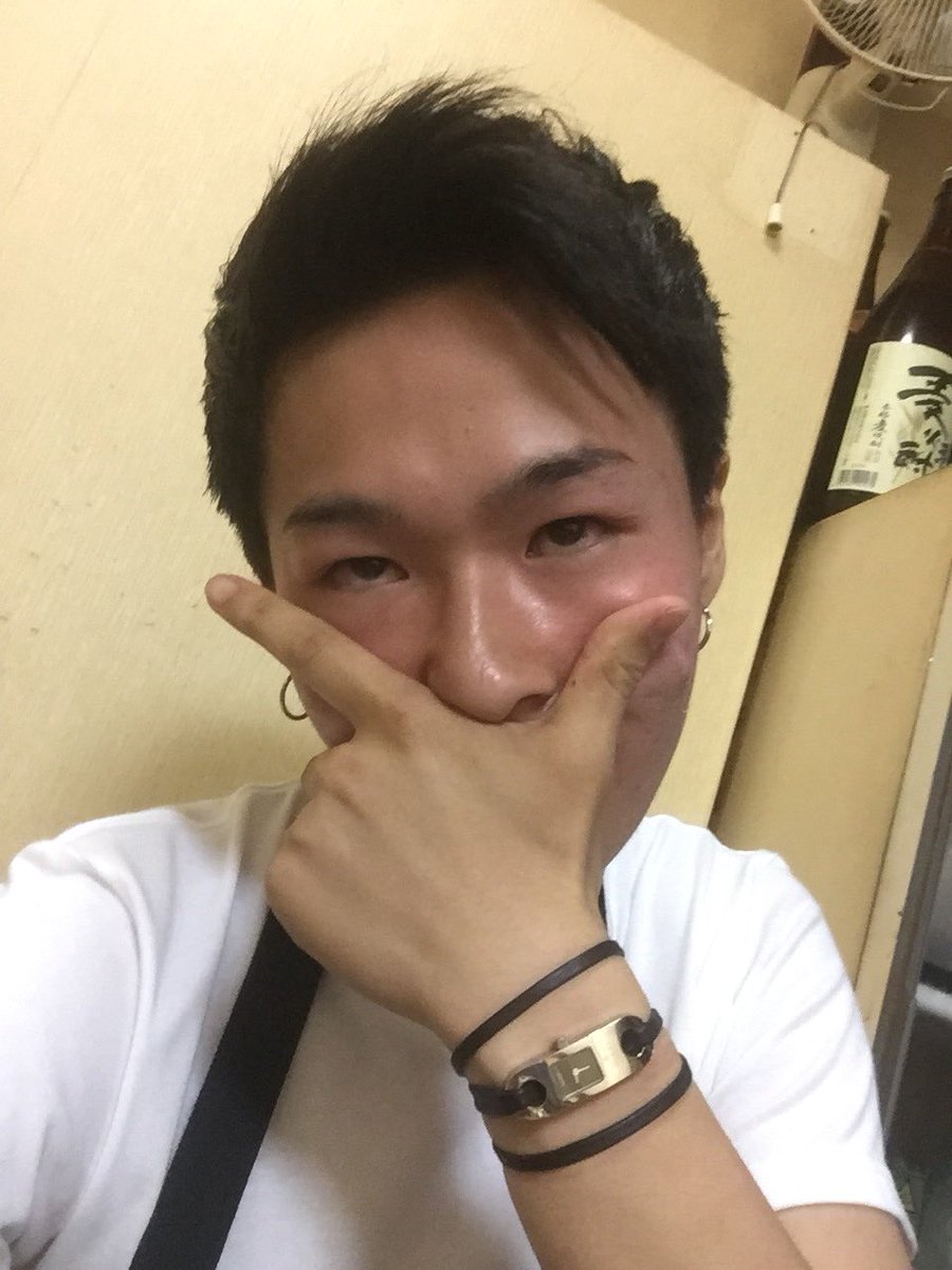 0413tkg's tweet photo. みんなからおめでとうこーへんらしい爆笑 誕生日おめでとう🎉🎊
2人でごはんとか食べに行くのまぁまぁあるけどそうゆうとこ結構いいと思うで爆笑 また2人で色々語ろな😜たのしんで‼︎@kureyama__ryuga https://t.co/G0KTRLL5q9