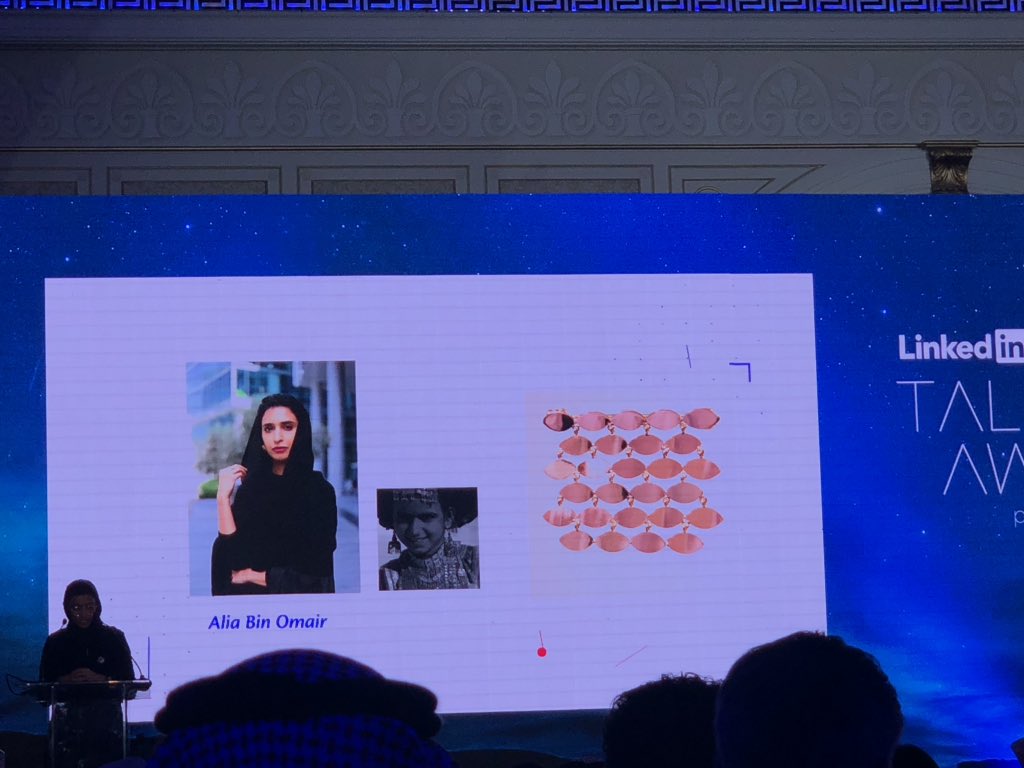 MariaOcean's tweet image. في حفل لينكد: #TalentAwards تحدثت قبل قليل وزيرة الثقافة وتنمية المعرفة بالإمارات عن توجه الدولة نحو تطوير النطاق الإبداعي والثقافي. أعجبني حقيقة الأمثلة التي عرضت لفنانين إماراتيين تم إسناد مشاريع ثقافية لهم. المجال الإبداعي واسع جدا والثقة في الجيل الصاعد بركة.