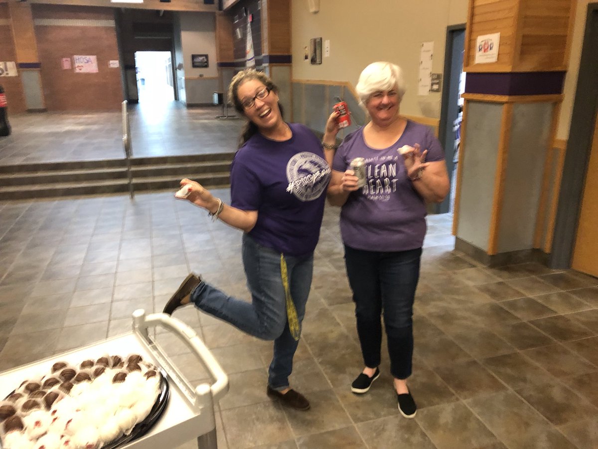 jdeckert9's tweet photo. Cake balls and a cold drink for the best teachers and staff in the universe! PNGHS loves those who love our students. Get treated when you’re appreciated. #pngproud https://t.co/wCtoZ4TTwR