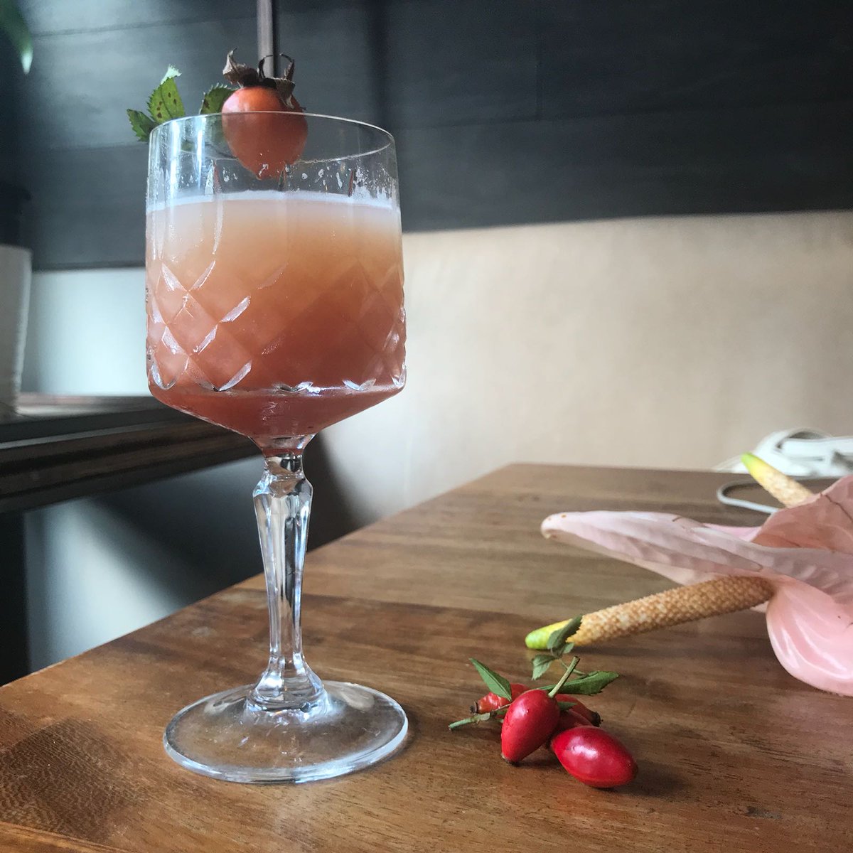 Hellllo to our Harvest Moon cocktail! One of new Autumn drinks made from Gin, Lillet, House made Rosehip and Orgeat. Open tonight from 6pm