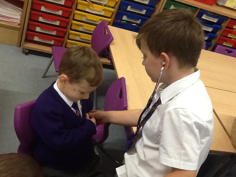 EmmausKS1's tweet photo. Year 1 were lucky enough to have a visit from Dr Hasara. They got to listen to each other's heartbeats, check their hands for germs and even see a skeleton up close! #year1science #emmausyear1 https://t.co/yYsA13C9qM