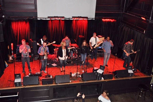 UnitedWaySTL's tweet photo. What a night! 🎸@safetynational @daughertytweets @EdwardJones @Fleishman @Mastercard rocked the @oldrockhousestl at the annual Battle of the Bands and raised a record $40k for United Way (nearly $10k more than last year)! AMAZING https://t.co/U3P70QZ3Pq