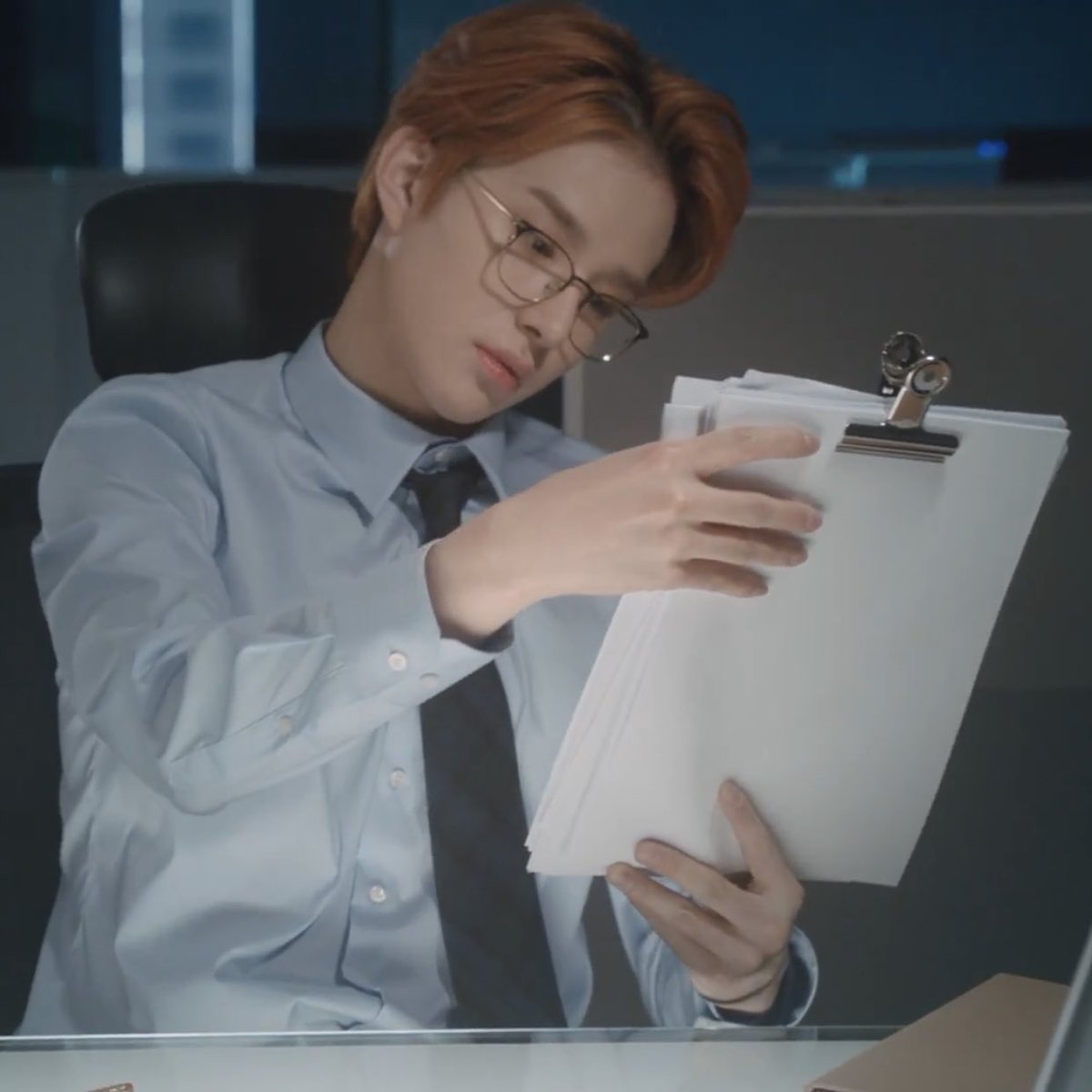 nanajaemhyun's tweet photo. Jungwoo thinking how to buy SM in the future along with Chenle #REGULAR #Regular_Irregular #REGULAR_DREAM https://t.co/hD33hlY0FB