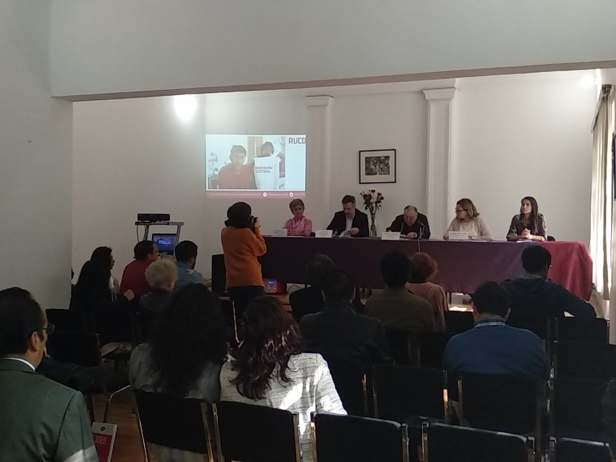 Inicia presentación del Informe 2018 de la <a href="/RUCD_2018/">Red Universitaria y Ciudadana por la Democracia</a> sobre las #Elecciones2018. Participa nuestro director Miguel Concha, <a href="/JohnMAckerman/">John M. Ackerman</a>, <a href="/FavelaMarga/">MargaFavela</a> y <a href="/PNUD_Mexico/">PNUD México</a>

En vivo 🔴 > facebook.com/Red.Democracia…