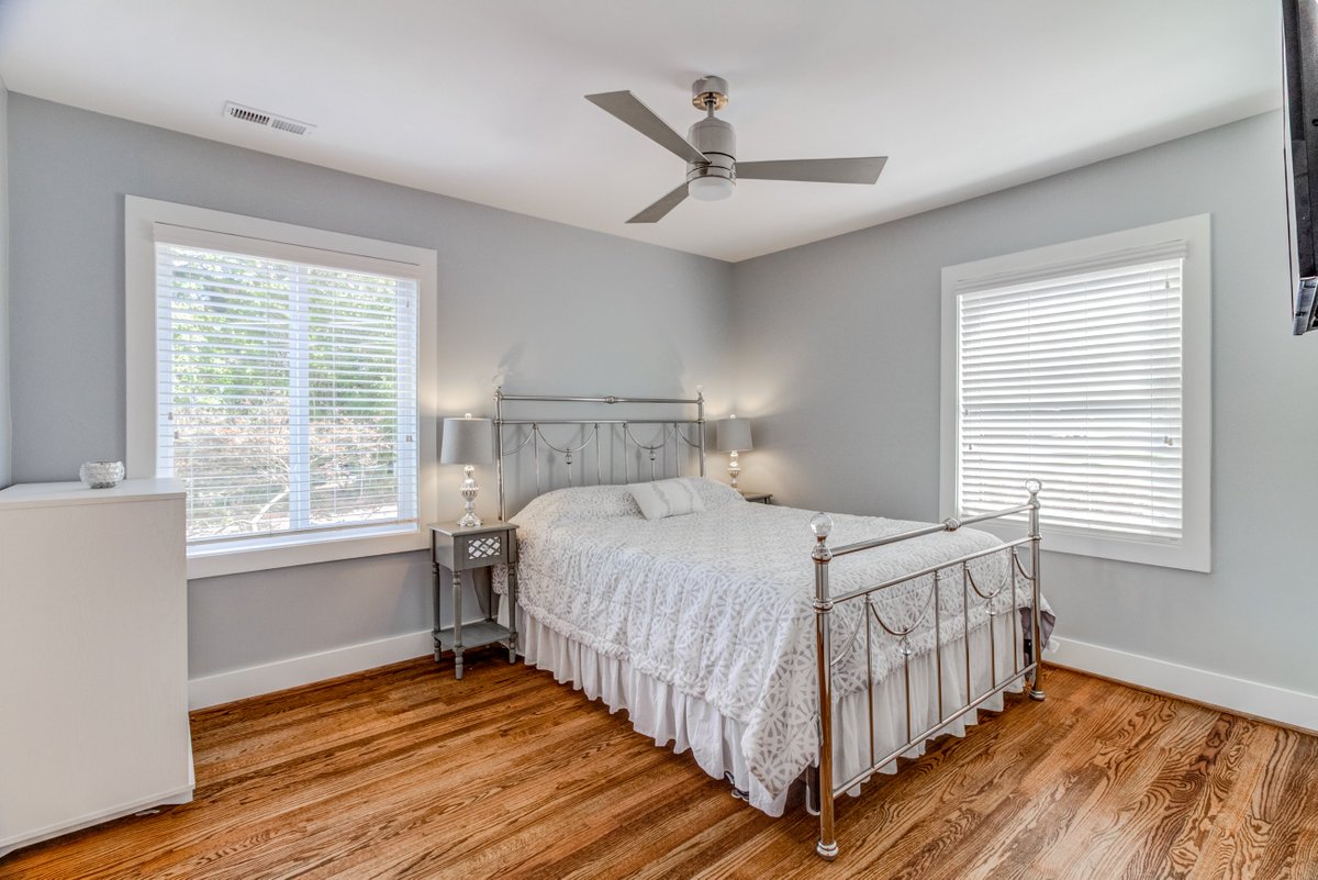 MotionPads's tweet image. Looking for that unique home with all the modern upgrades in Cameron Village? You're welcome. @Simeon_Global @MidtownProperty #cameronvillage #raleigh #homesforsale #homesinmotion #realestatephotography