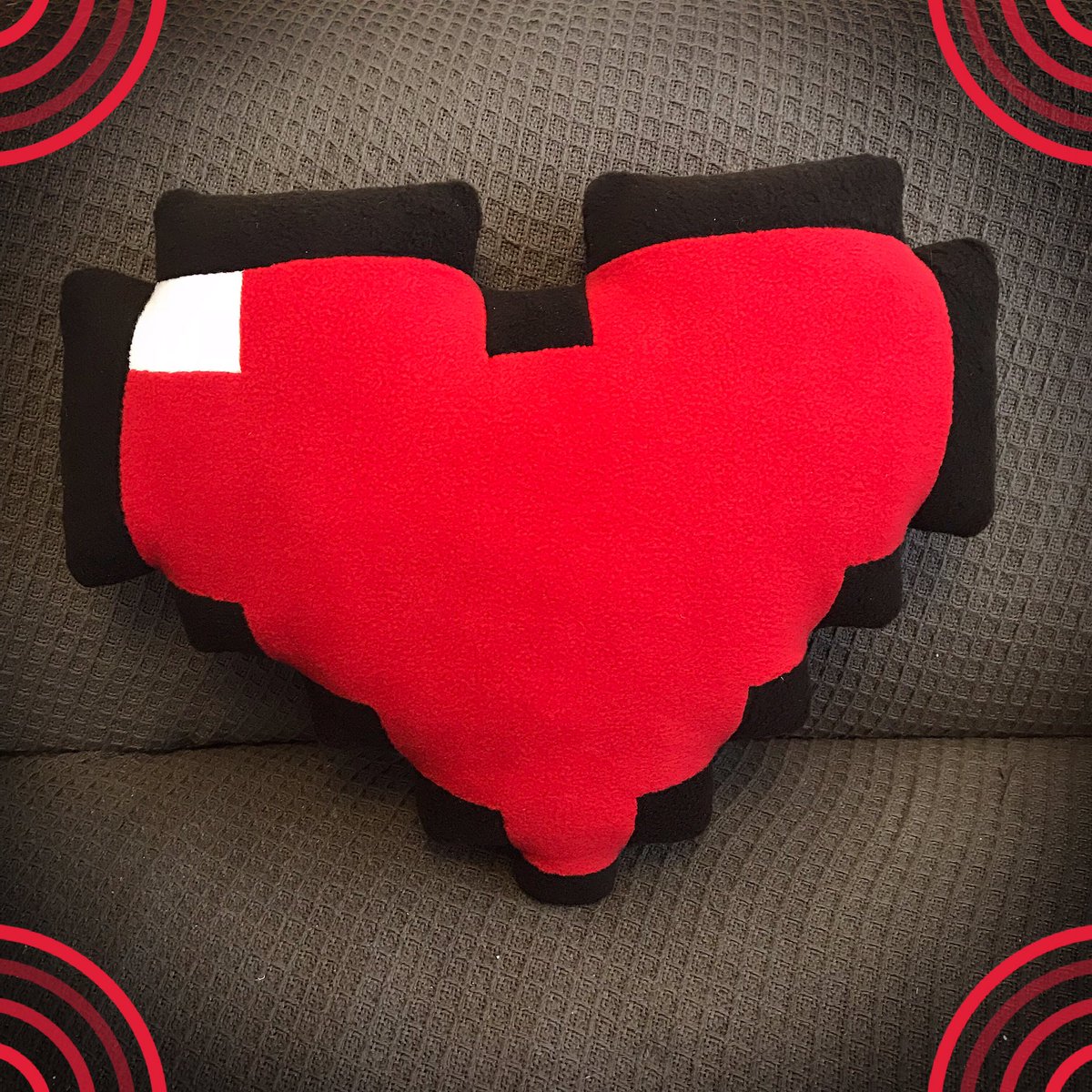 weezums's tweet photo. 8 bit heart pillow handsewn by me! https://t.co/OOvzmQELqm #etsy #etsyshop https://t.co/1TgLPfDaJF
