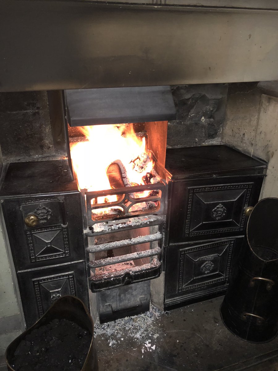 We would like to give a huge shout out to all our lovely customers who stuck with us during our power cut this afternoon, enjoying a unique lunch by candlelight #wartimespirit #publunch #fire #candles #powercut #thankyou