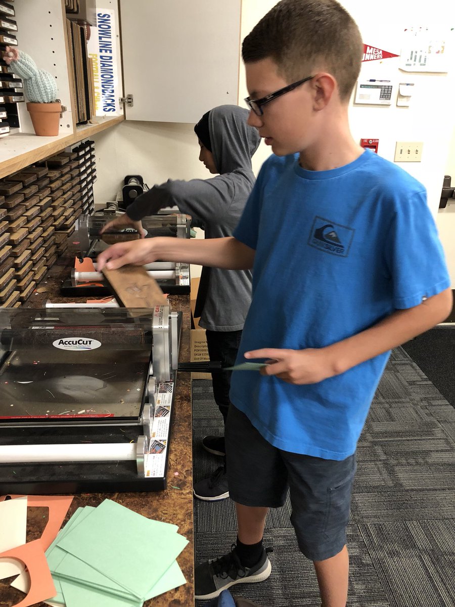 RHolmanSJUSD's tweet image. @QVMS2017 students helping Baldy Mesa ES, youngest students going to the library first thing in the morning. Going to be a great day for all Roadrunners! #MinimumDay #MaximumLearning #yOURstory @SnowlineJUSD