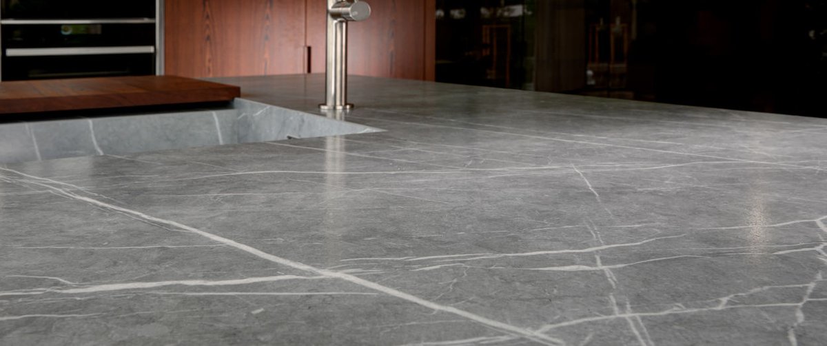 Worktops_net's tweet photo. One of our favourite worktop surfaces from @Neolith_  Zaha Stone. 

A poignant and wonderful tribute to one of the greatest architects of modern times, Zaha Hadid. 

#worktops #lifestyle #kitchens https://t.co/wodXBwh3g5