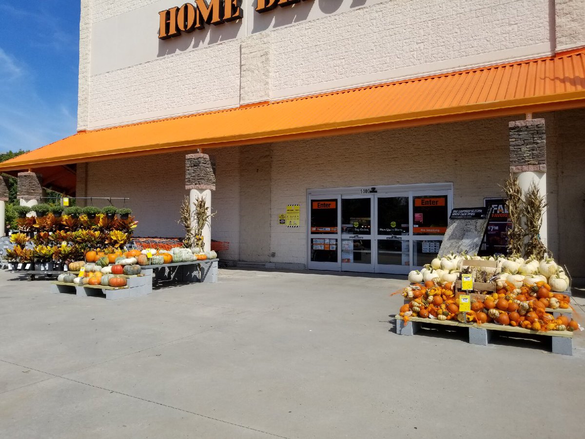 HD 149 is looking great!  Pumpkins right at the front door.  Can’t miss them!  <a href="/ChrisBergHD/">@ChrisBergHD</a> <a href="/freddyplants/">Fplants</a> <a href="/JohnTuten2/">John Tuten</a> <a href="/KMTovey/">Keith Tovey</a>
