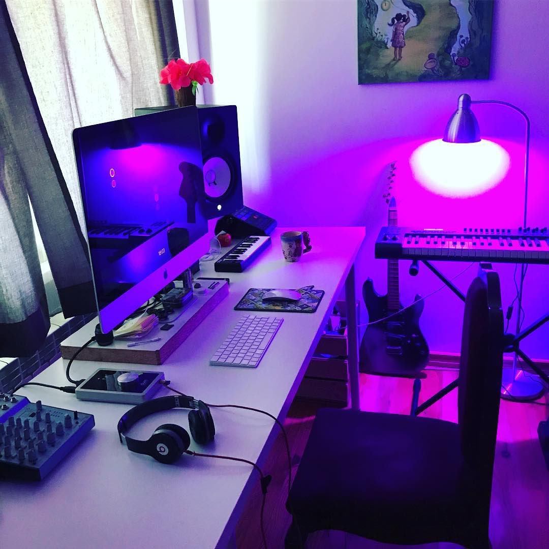 beatsdotpro's tweet photo. Studio vibes today 👾 

#music #musicproducer #beats #beatmaker #studio #studiolife #vocal #vocalsamples https://t.co/TFipLyZOdY