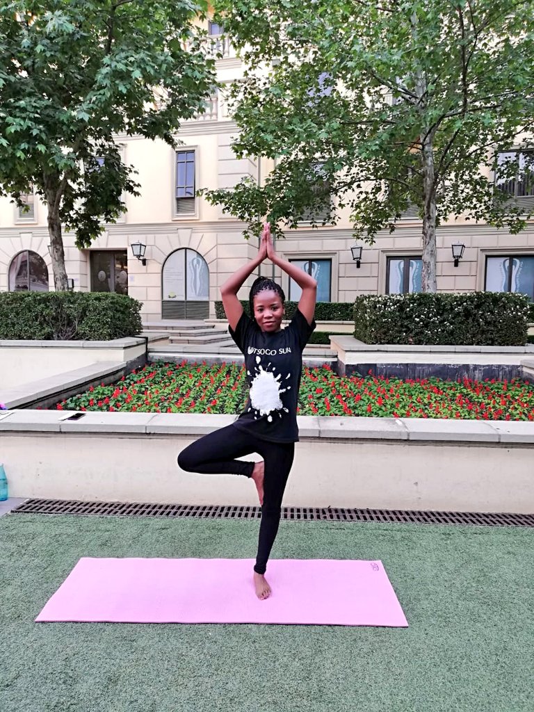 Jedidiah_Pink's tweet photo. Had such a wonderful session with @LornaJaneSA and the #MsEarth2018 finalists ♥ Yoga session ☺ #15thAnniversary @missearth_sa @ChangeAgentSA @EllaBellaC https://t.co/SoLV3k5YOJ