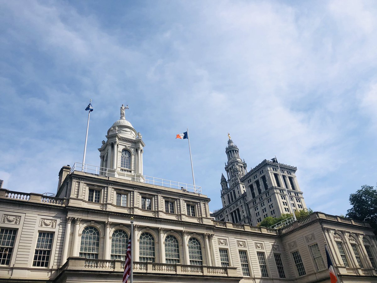Corina4UWS's tweet photo. Such Gorgeosu building.. and such an AWFUL Mayor!! Hope we will kick him out soon! https://t.co/jktWAJ0IRP
