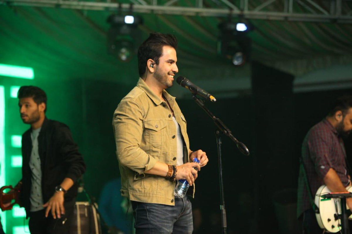 ColorsMag's tweet photo. @CalljunaidKhan rocking the stage at the biggest gaming competition hosted by Mountain Dew last night
.
.
#JunaidKhan #musician #actor #live #pakistan #nativerock @CalljunaidkhanA https://t.co/Suv6pj9QuJ