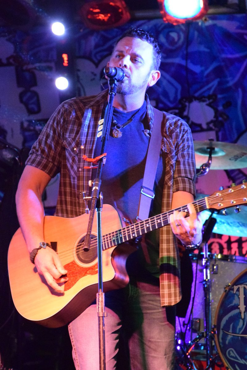 TimElliotLive's tweet image. Hey #SouthCarolina i'm headed to Wild Wing Cafe tonight 🍻 See y'all soon