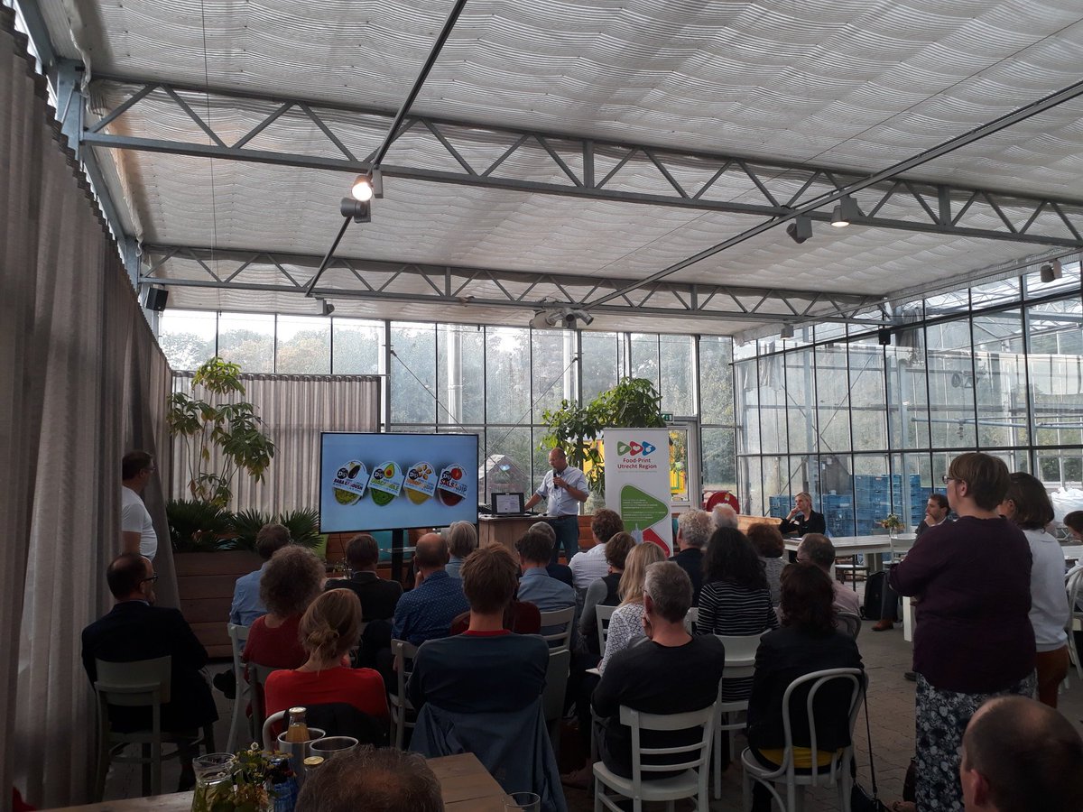 KarenHitters's tweet image. Tweede Food-Print Utrecht Region netwerkbijeenkomst over korte voedselketen goed bezocht! O.a. met @Local2LocalNL @Eemlandhoeve @BB4Food @ReneVerburg @deheij @FoodPrintUtr @moestuinutrecht