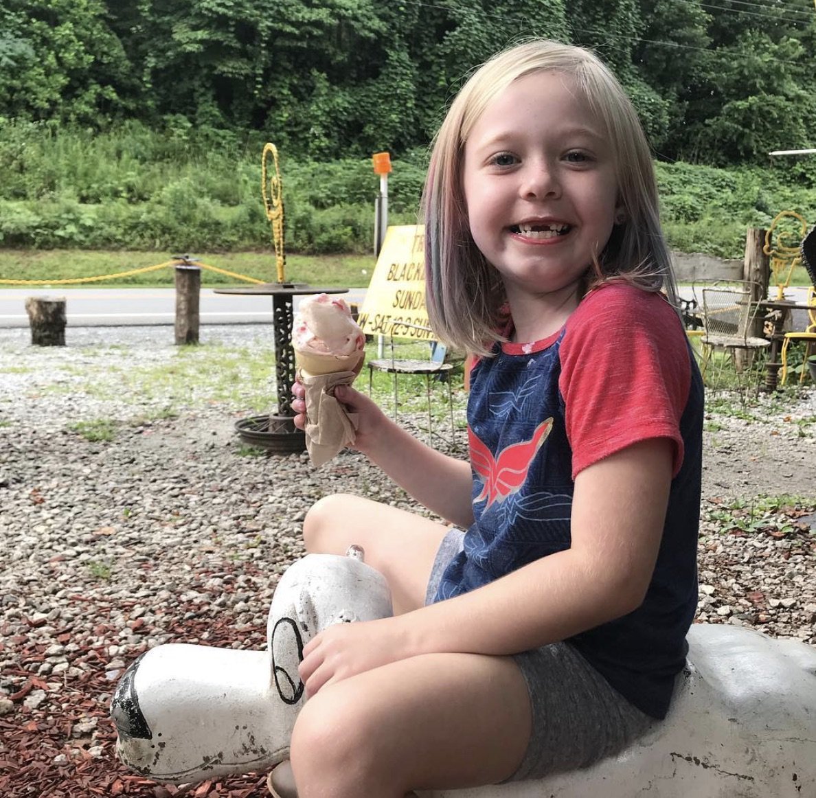 TimElliotLive's tweet image. Hanging out at Scoops with my toothless cheeseball ! #daddysgirl #icecream #roadsideattractions