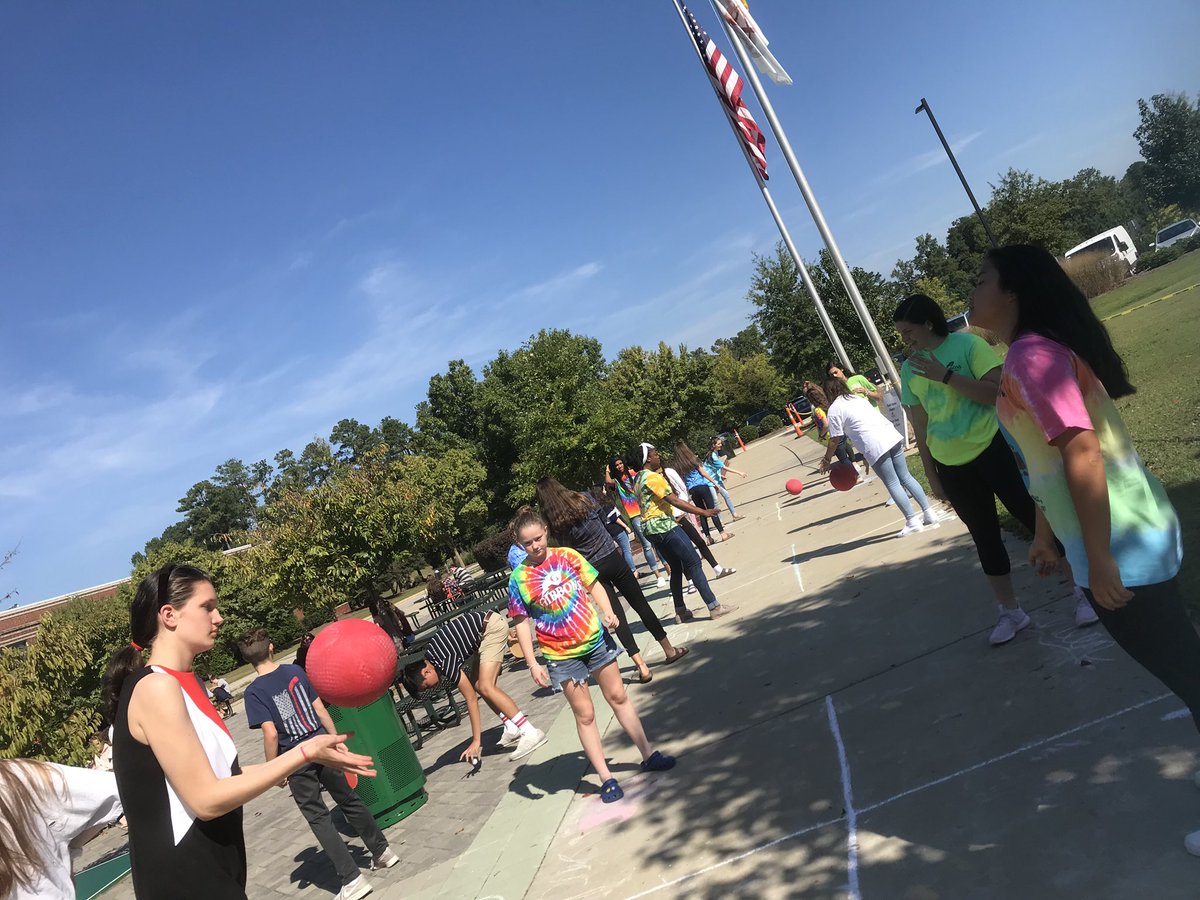 intramuralsCGHS's tweet photo. Chili challenge judges hard at work, while some digest chili with a little four square & ping pong! #CGSpiritWeek18 https://t.co/FtyaRk3L1l