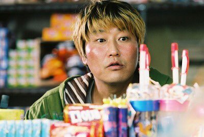 진짜 웃기지 않니 봉준호 감독 영화 속 송강호랑 박찬욱 감독 영화 속 송강호 이미지 차이 좀 봐 박쥐에서만큼 잘생긴 송강호를 본적이 없음ㅋㅋㅋ...