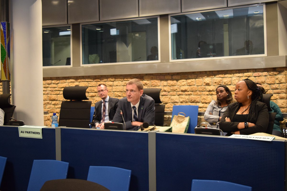 AUC_PAPS's tweet photo. The #AU-#EU have created a #YouthHub to recruit young experts to work on topics of relevance for their societies; in addition to many African youth initiatives against #corruption &amp; for #peace. #COMESA has resorted to naming &amp; shaming in the fight against corruption. #Youth4Peace https://t.co/pYKvdroyKn
