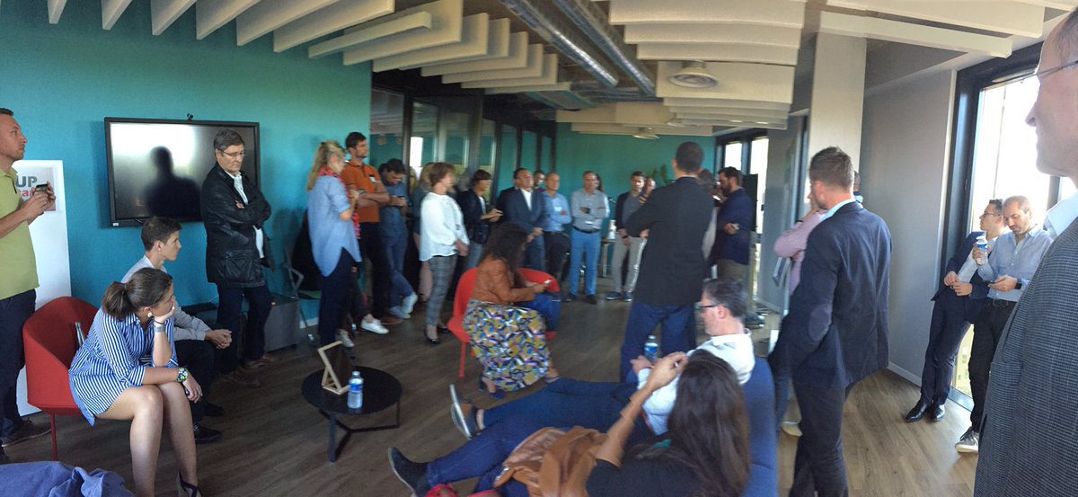 nathaliemasse88's tweet photo. Â Montpellier, découverte de l'atelier digital de CA Technologie et services par les maires des @LeVillagebyCA 👏 top le monde de demain est dejà là ! 👍 https://t.co/1zLw1z78JQ