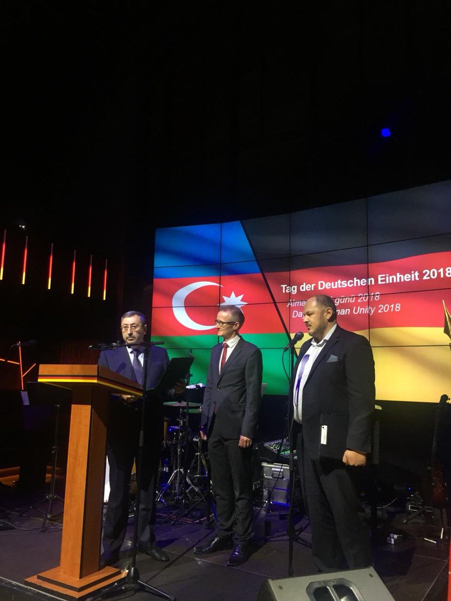 GerAmb_Baku's tweet image. Thanks for your congratulations on our 
#GermanUnity reception, Vice-Minister Khalafov! We look forward to further intensifying the cooperation between #Germany and #Azerbaijan Let‘s now enjoy the party! #TDE2018