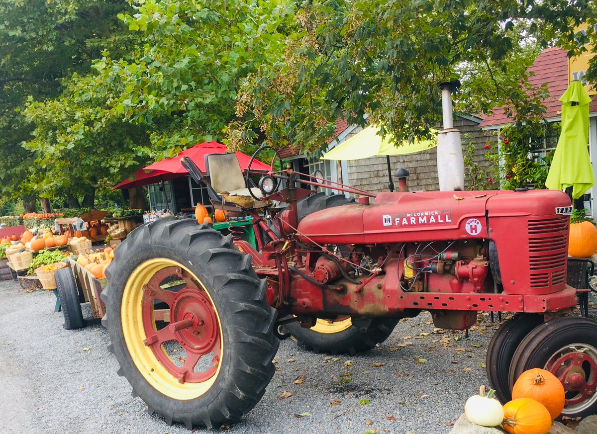 SauleHouse's tweet photo. Fall in Little Compton, RI. Still a great time to stay @SauleHouse ! Farm stands are open until November! https://t.co/QCc74gykN2