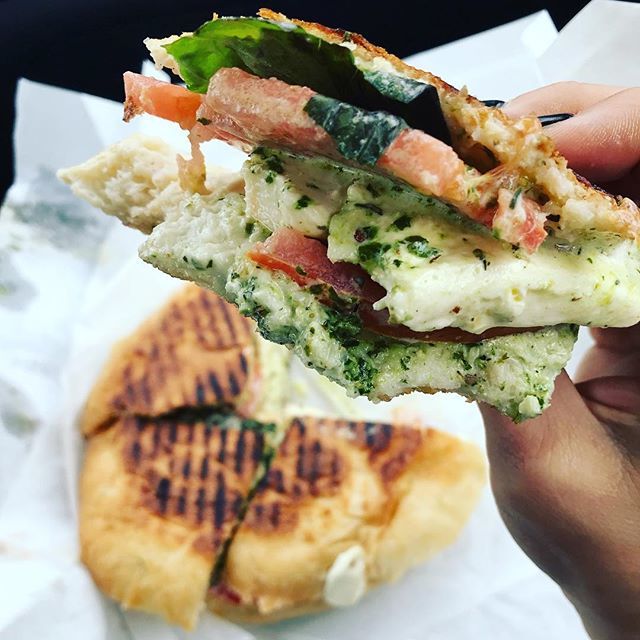 ForknPlate's tweet photo. A hella fresh mozzarella. #mozzarella #sandwich @rossisdeli https://t.co/f5IR8ouLU3 https://t.co/4HwhH8QYtc