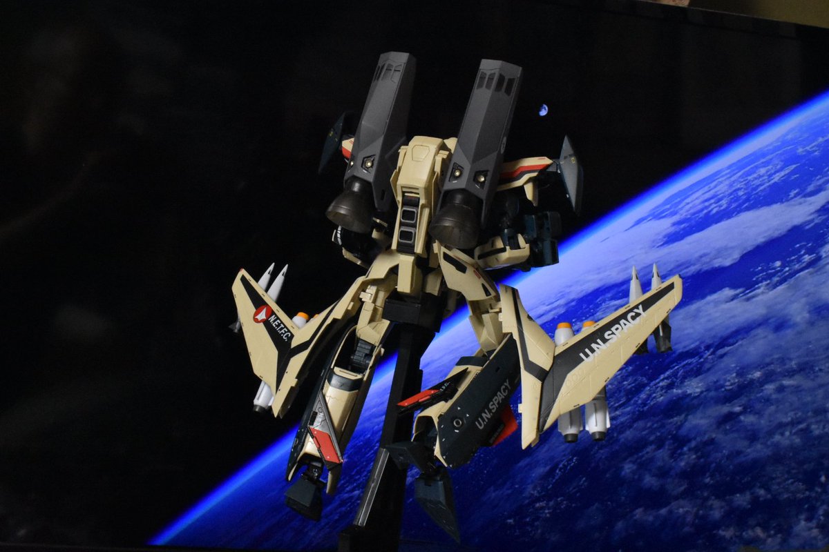 kabediorama's tweet photo. 「フル武装状態でも変形機構各所へのストレスは設計予想値の範囲内。」
_(　 _'ω')_
#壁ジオラマ https://t.co/Fz8Ay1J9jx