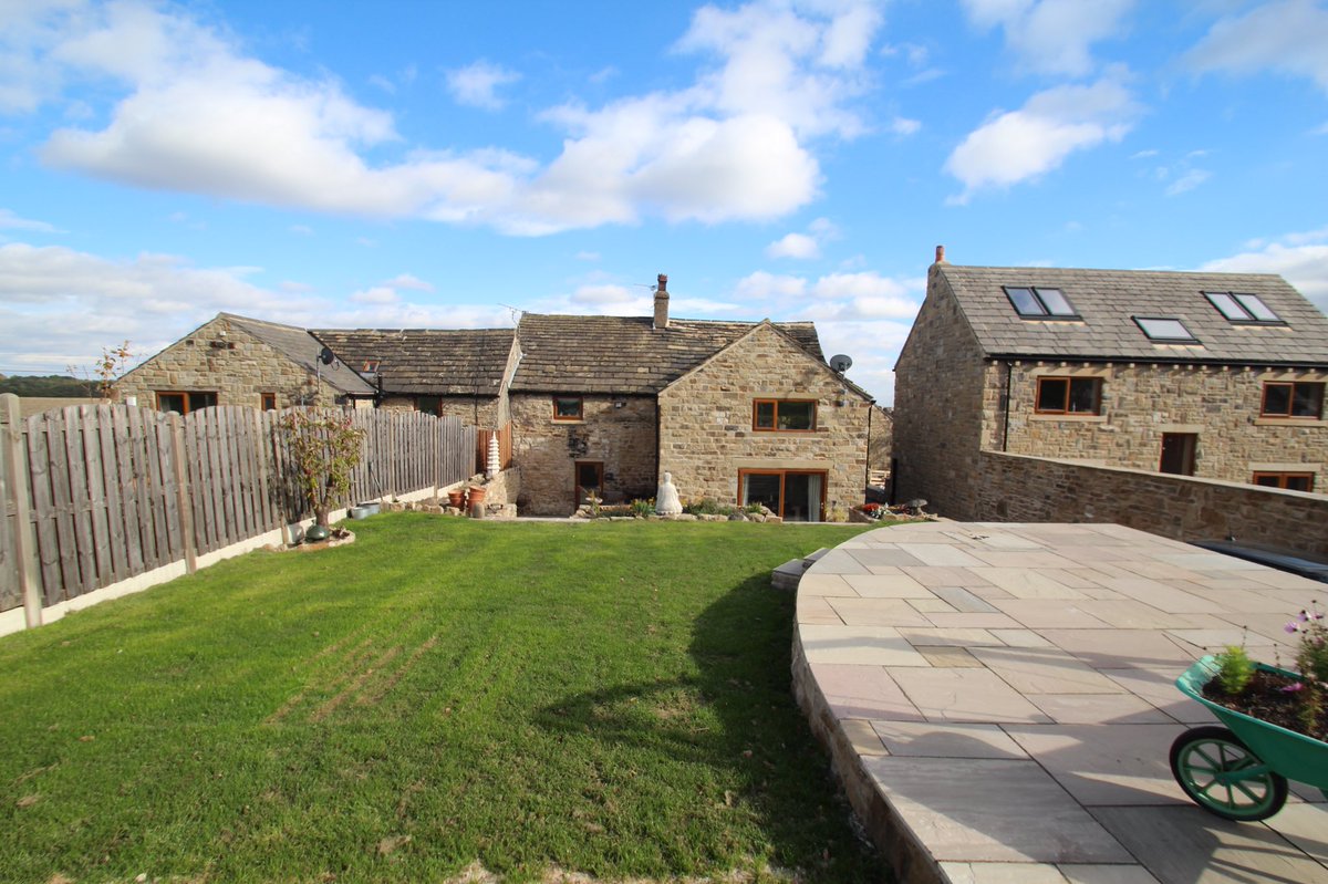 It’s here! 🏡

Four bed, stone built cottage located in Howbrook a beautiful, rural location. This property has been lovingly refurbished whilst still keeping many original features. 

Click on the link below for more details.

andersons-ea.co.uk/properties/118…