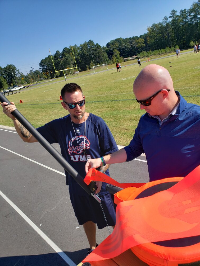 CoachFrice's tweet photo. Does your @JohnsonLambe help you put together equipment? Well, John Caddell does!! #teamworkmakesthedreamwork #BestRepEver https://t.co/ubUwAlT2Y0