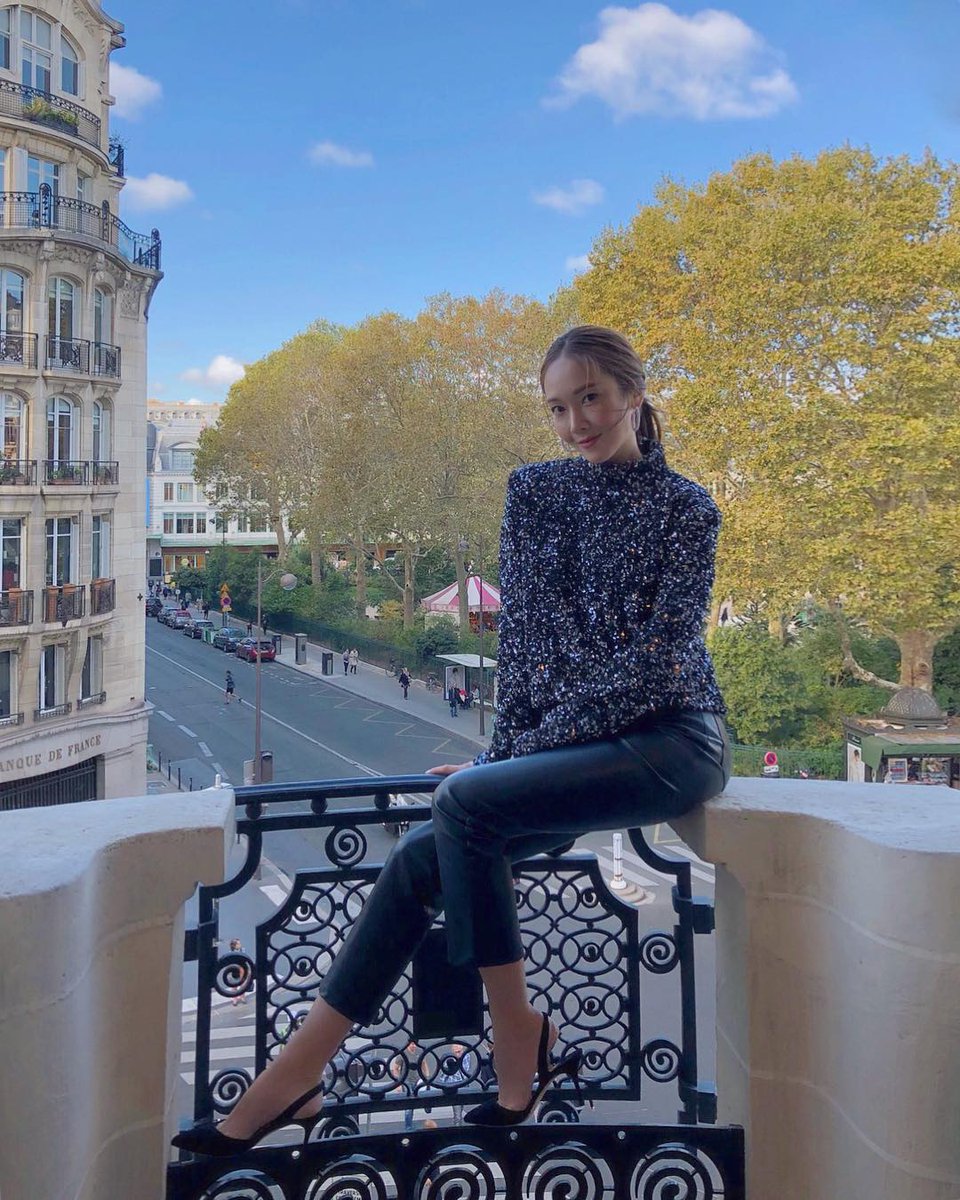 [04/10/18 IG Update] 
Jessica : Terrace of terraces 🇫🇷🌤✨
#parisfoliage #sparklemore @hotellutetia
#JessicaJung