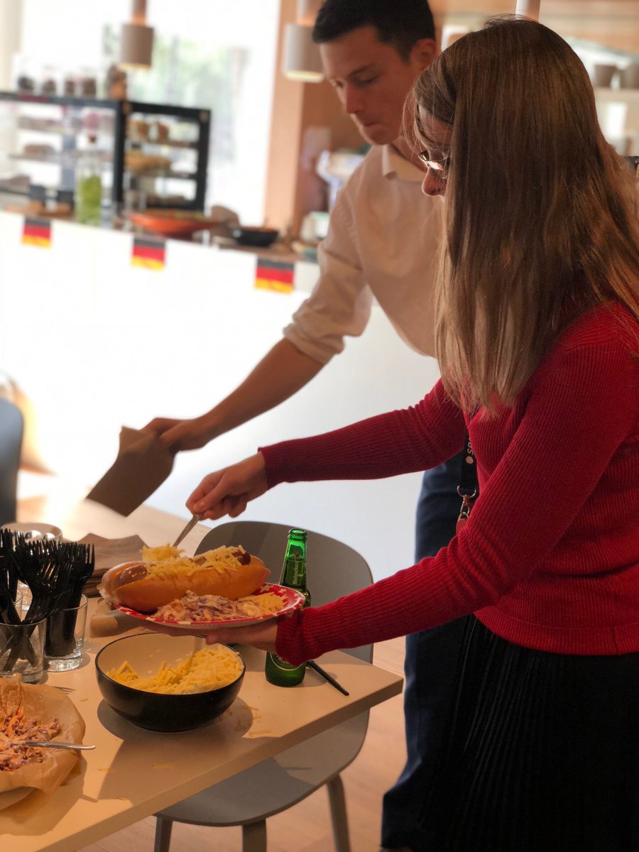Spaces_Crossway's tweet photo. Beer. Hotdogs. On us.
Great day celebrating Oktoberfest 🍻 https://t.co/N3omg9Xawf