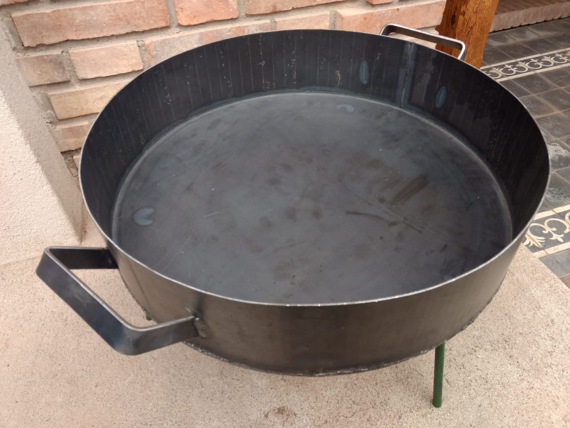 ColiTinelli's tweet image. Buenas gente estoy vendiendo Planchas y Discos Paelleros.
Plancha: de 50cm x 30cm / $800
Disco: 55cm de diametro / $1800 - Con patas extraibles

*Las planchas se pueden encargar a medida y varia el precio segun dicha medida.
Copate con un RT que me ayuda mucho !