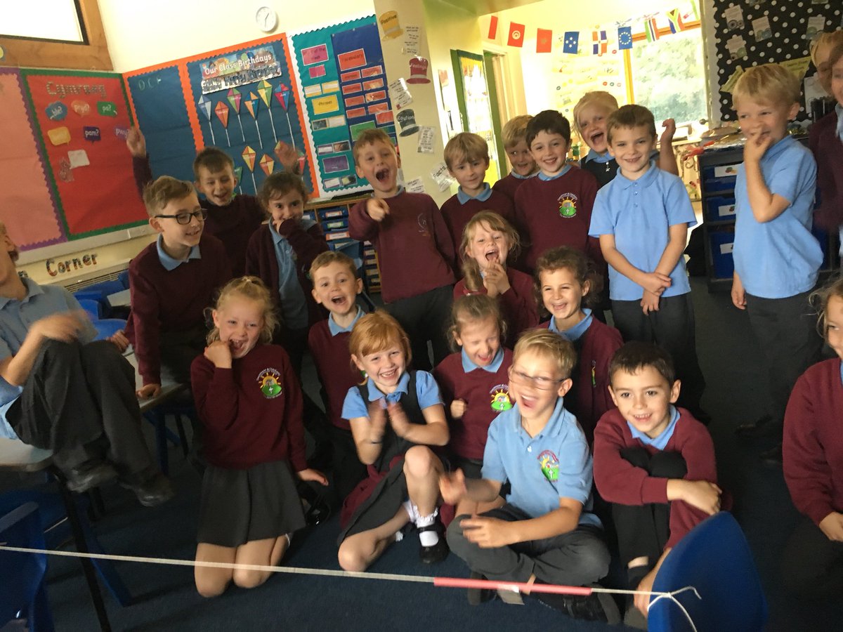 LlansannorPS's tweet photo. Balloon Rocket Fun! #SpaceInvaders #2F #TopicFun https://t.co/h5ODISScsL