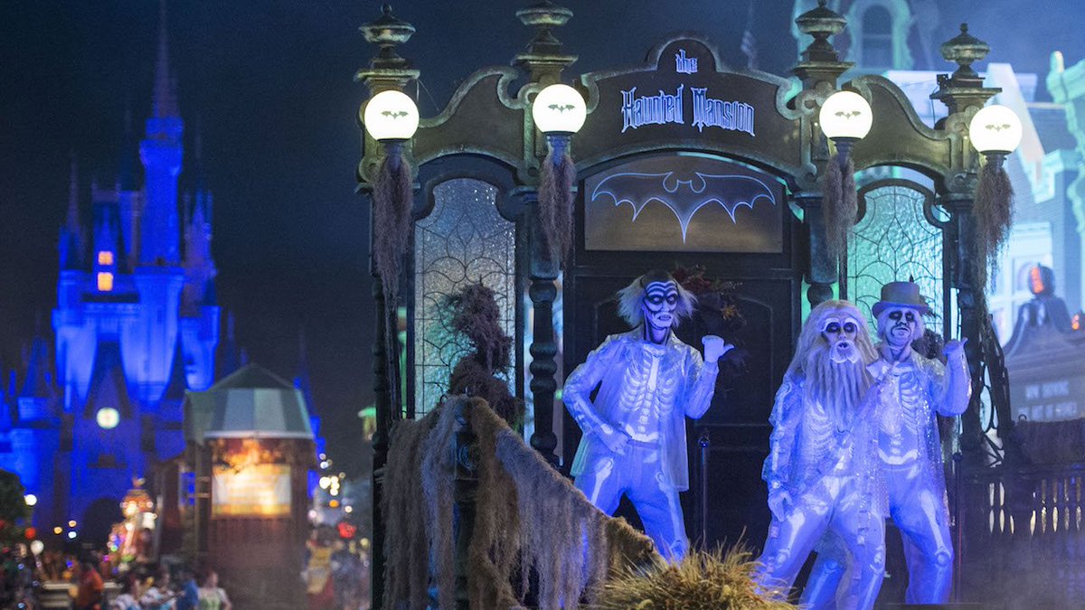 jnkaufman's tweet photo. "VIDEO: This special edition of #InsideDisneyParks is packed with Halloween favorites from WaltDisneyWorld Resort, Disneyland Resort, and DisneyCruise Line: https://t.co/7Pm61InzdB https://t.co/R7unaOWXpO" via @ DisneyParks