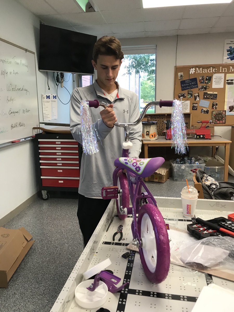 amandahough6's tweet photo. TY Lukas & Josh #Mashpee Seniors putting their #Engineering skills to work for the #GoodofOthers @PDeBoerMPS @mashpeetech @MMHS_Principal in the @Makerspaces_com https://t.co/uFlhl0cGIq